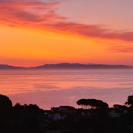 Gualdo Piscina Vista Mare